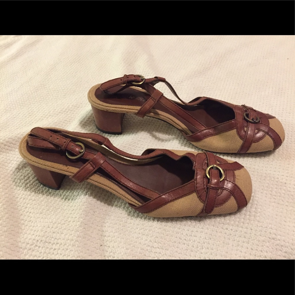 ENZO ANGIOLINI Retro Block Heel Slingbacks