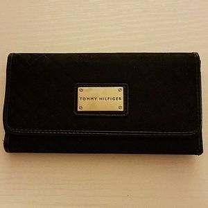 Tommy Hilfiger Women's Wallet