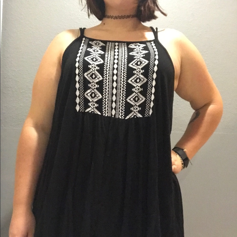 Plus Size Patterned Tank Top (Black and White)