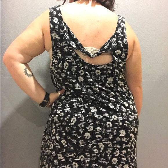 Plus Size Torrid High Low Graphic Tank Top (Black) - Picture 2 of 2