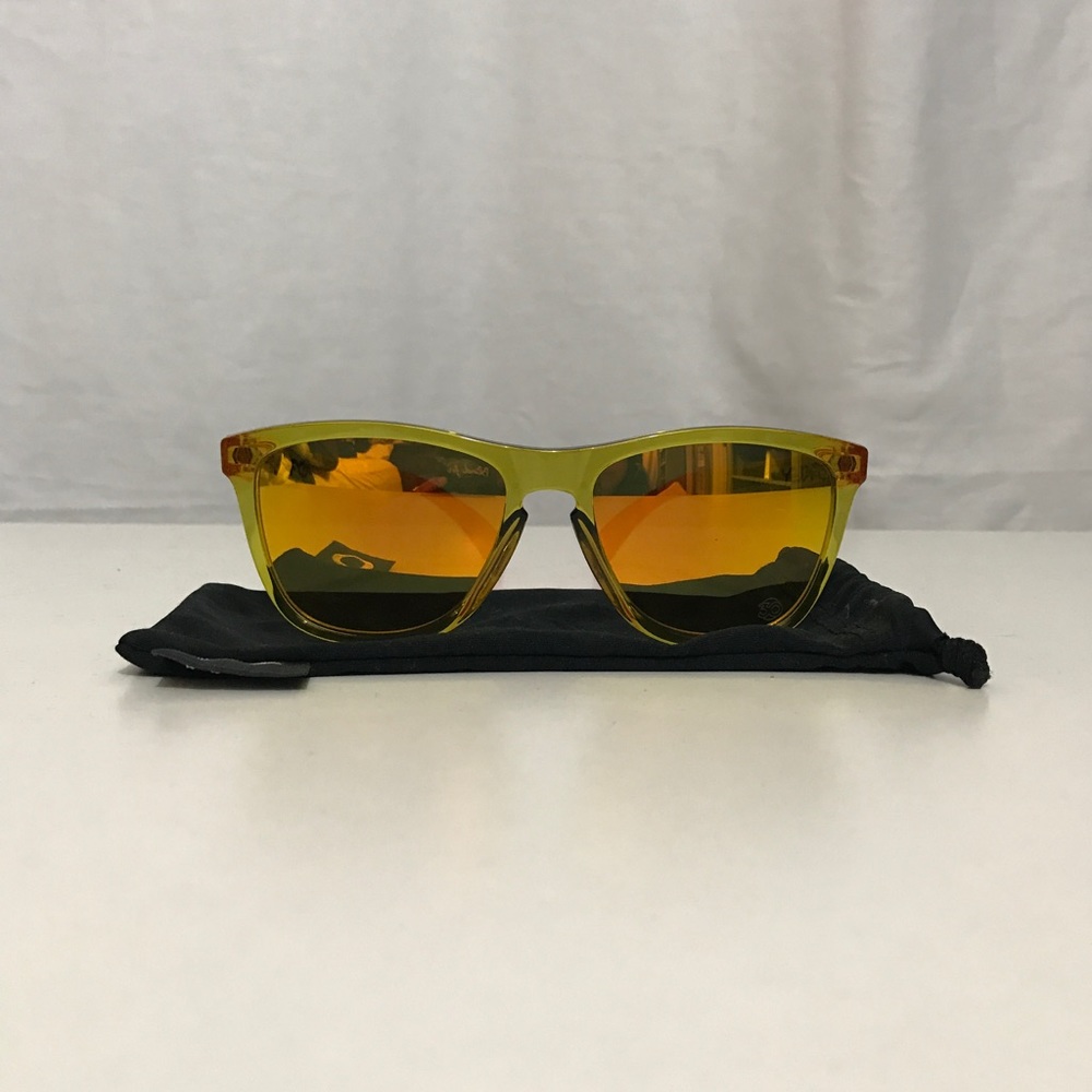 Oakley Frogskins Sunglasses NEW!