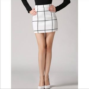 ♡ 👻SALE LIMITED White-and-Back Pencil Skirt