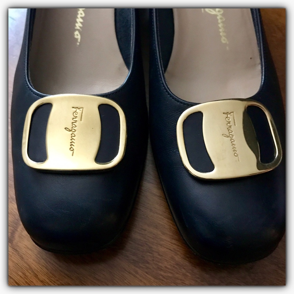 SALVATORE FERRAGAMO PUMPS - Picture 5 of 7