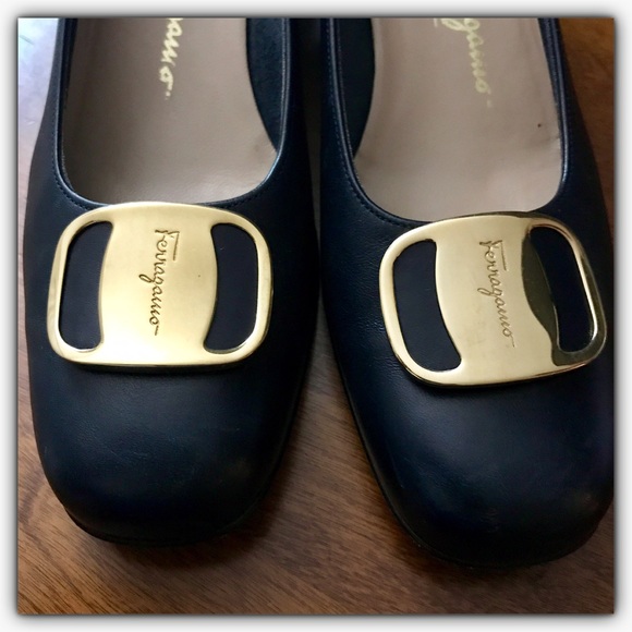 SALVATORE FERRAGAMO PUMPS - Picture 5 of 7