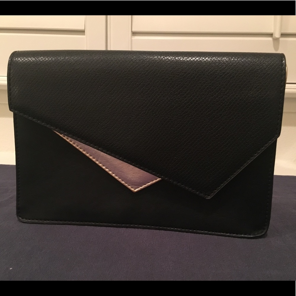 🎁FLASH SALE🎁BEBE black leather hand clutch