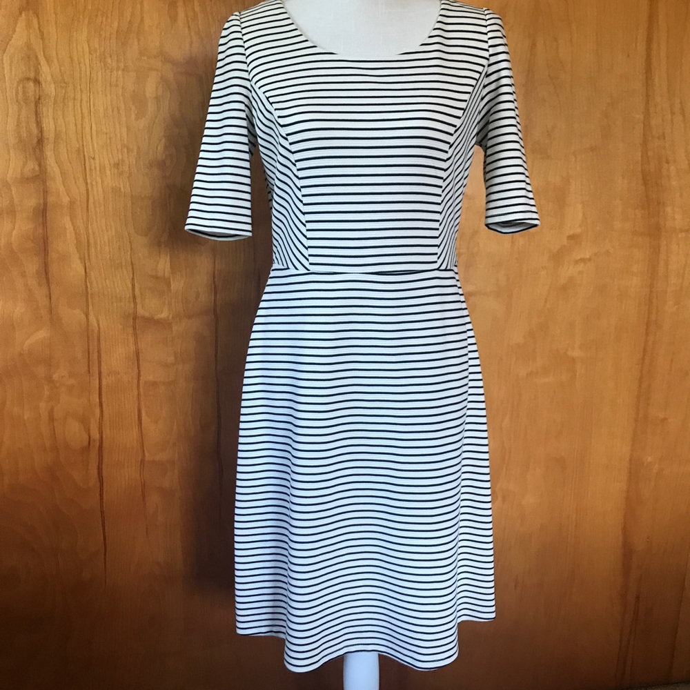 BLACK & WHITE STRIPED DRESS- MID SLEEVE- SIZE 6