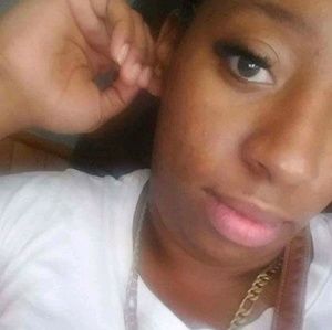 Meet your Posher, Kenisha