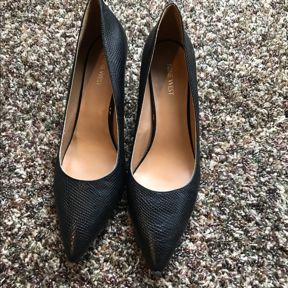 Black Nine West pumps