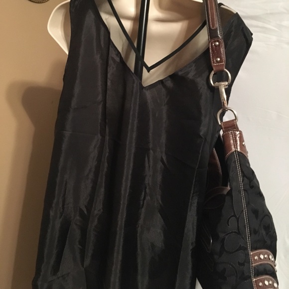 Black blouse with mesh and piping around neck - Picture 3 of 3