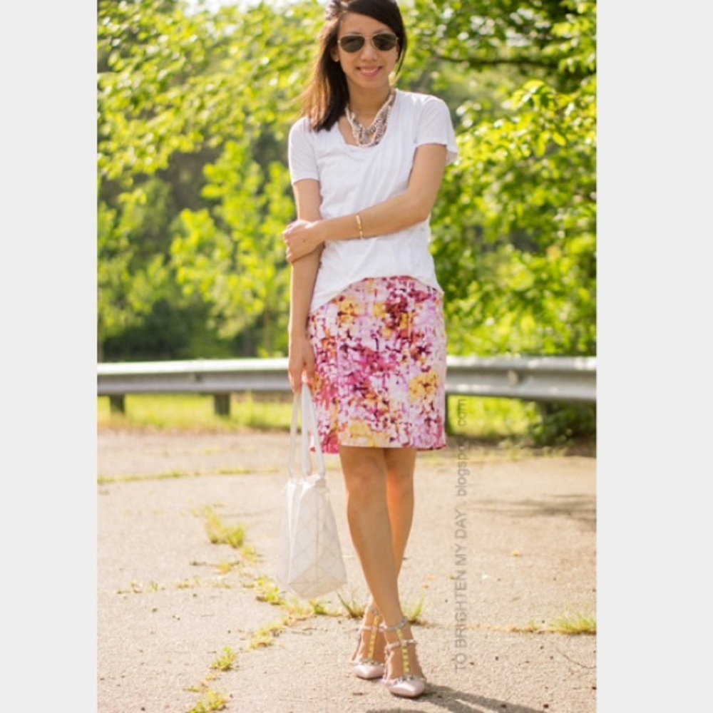 🎉SALE!🎉Loft Floral Skirt - size 0P/00P