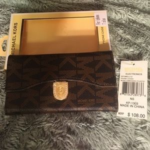 NWT. MICHAEL KORS iPHONE CASE for 7plus.