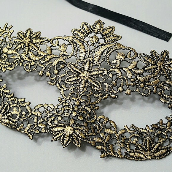⤵⤵#7 Masquerade Party Gold Venetian Lace Mask - Picture 3 of 4