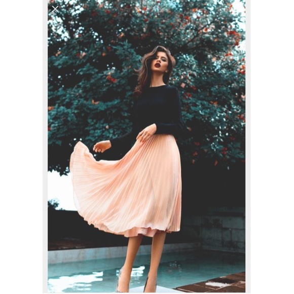 Who What Wear Dresses & Skirts - Who What Wear Blush Midi Skirt NWT