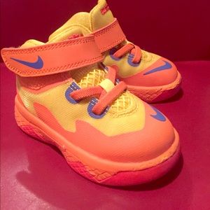 Kids Lebron James Nike size 5C