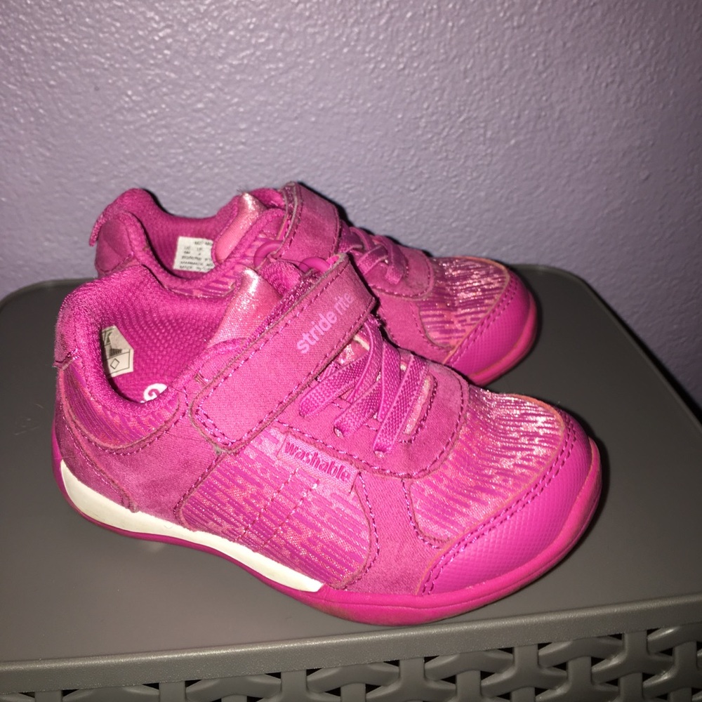 CHRISTMAS SALE 🎄 Pink Stride Rite Shoes!💗