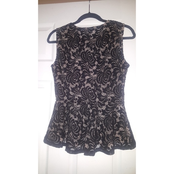 *NEW WITHOUT TAGS* BCBG LACE PEPLUM TOP - Picture 2 of 4