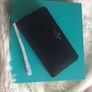 Kate Spade wristlet wallet