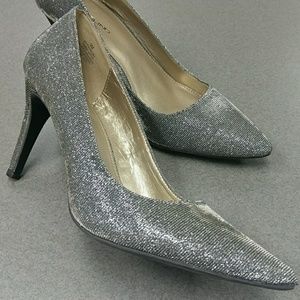 Bandolino 9M silver mesh upper 3.5 inch heel pump