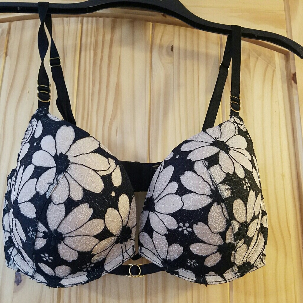 Victorias secret bra 34DD