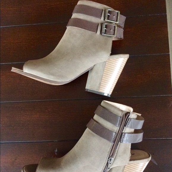 Loela Peep-Toe Bootie in Taupe - Picture 7 of 8