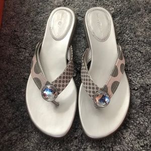 Brand new Lindsay Phillips switch flops flipflops