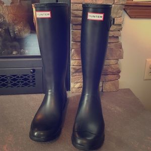 Hunter Huntress boots size 7 barely worn!