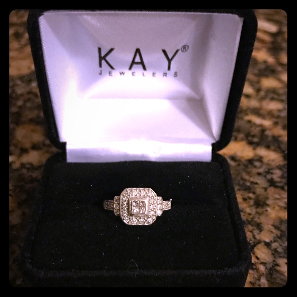 Antique style engagement ring size 5.5 💍