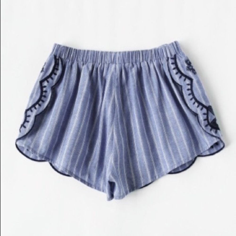 Blue Pattern Lose Shorts - Picture 2 of 3