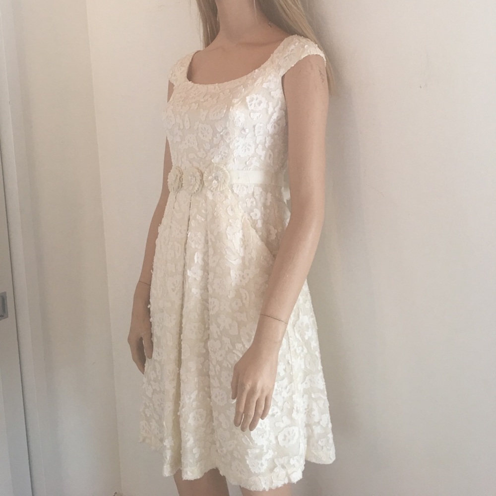 Stunning Muse Cream & White Aplique Dress