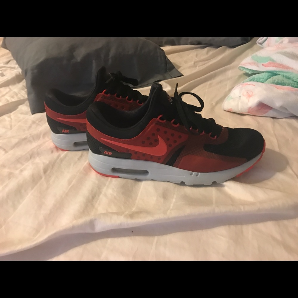 Men's 9.5 Nike Zero Air Max