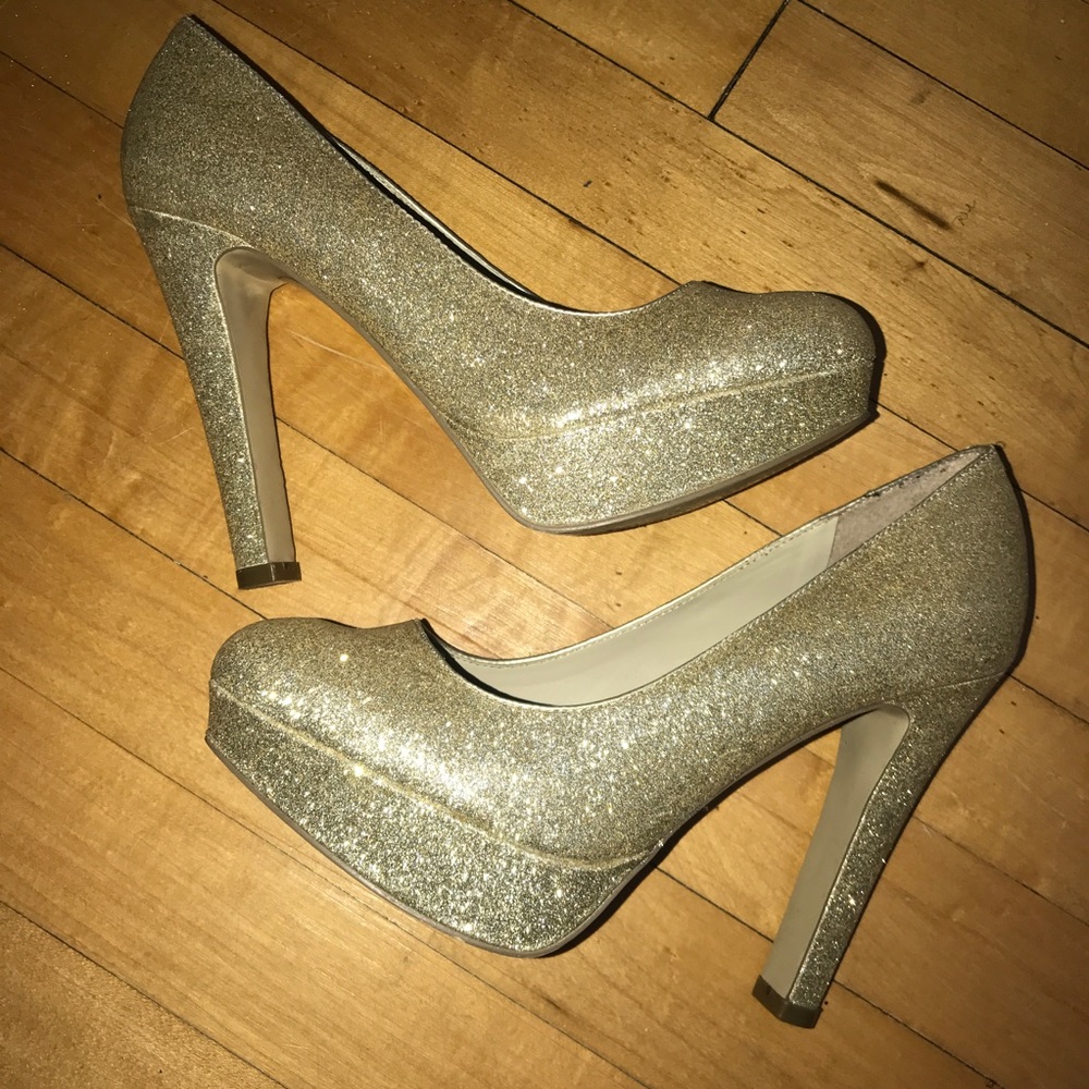 Gold sparkles/glitter pair of Guess heels