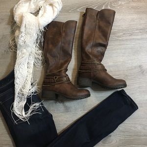 SO riding boots with back zipper