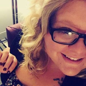 Meet your Posher, Caitlin