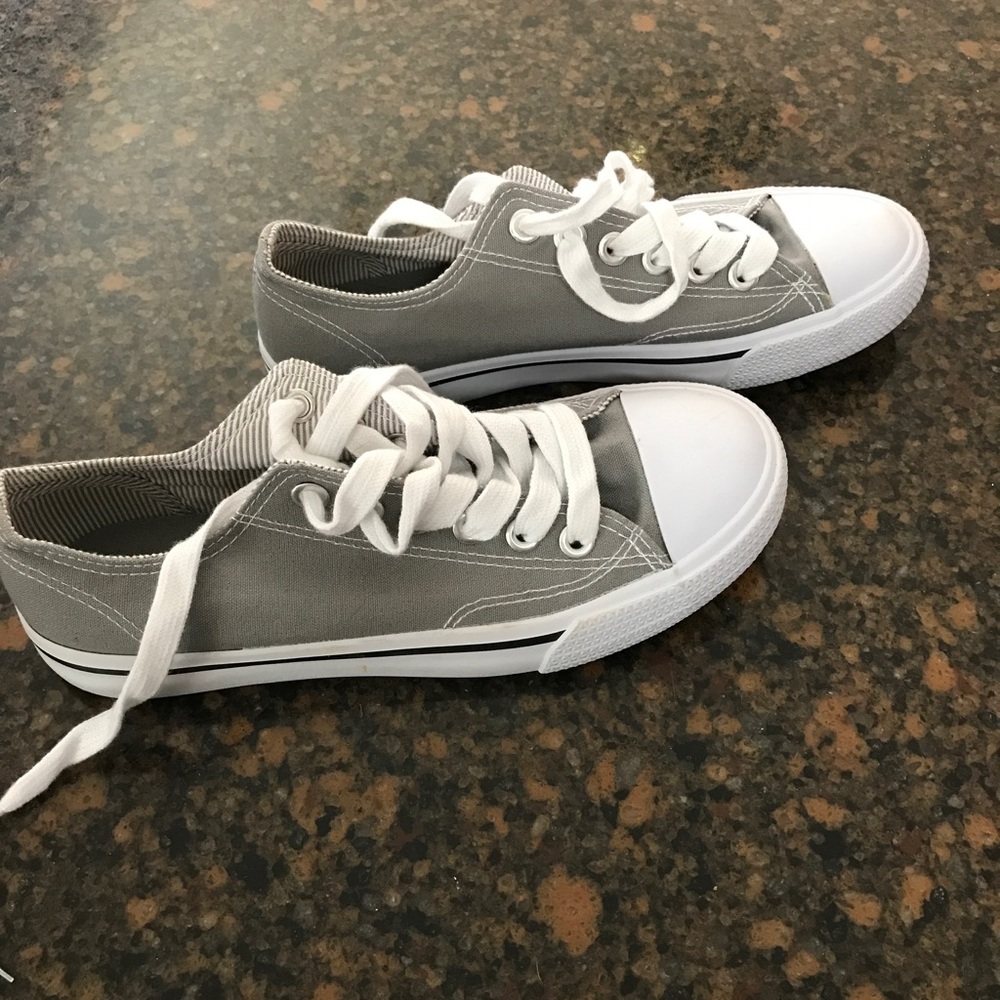 Mossimo casual sneakers