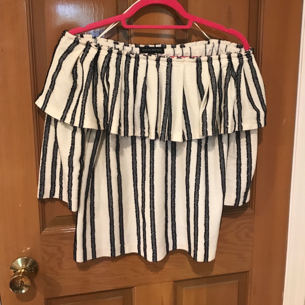 Banana republic off the shoulder top size small