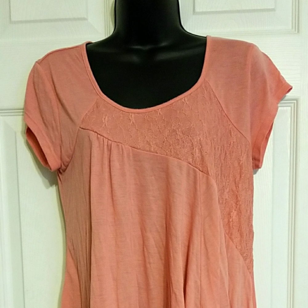 PEACH N LACE TEE