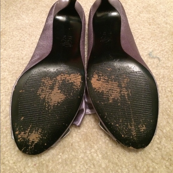 Kelly &a Katie Silver Peep Toe Pumps - Picture 5 of 6