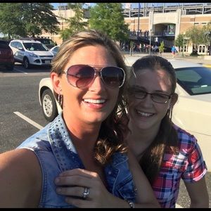 Meet your Posher, Crystal