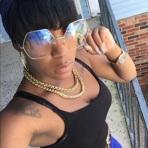 Meet your Posher, Latarah