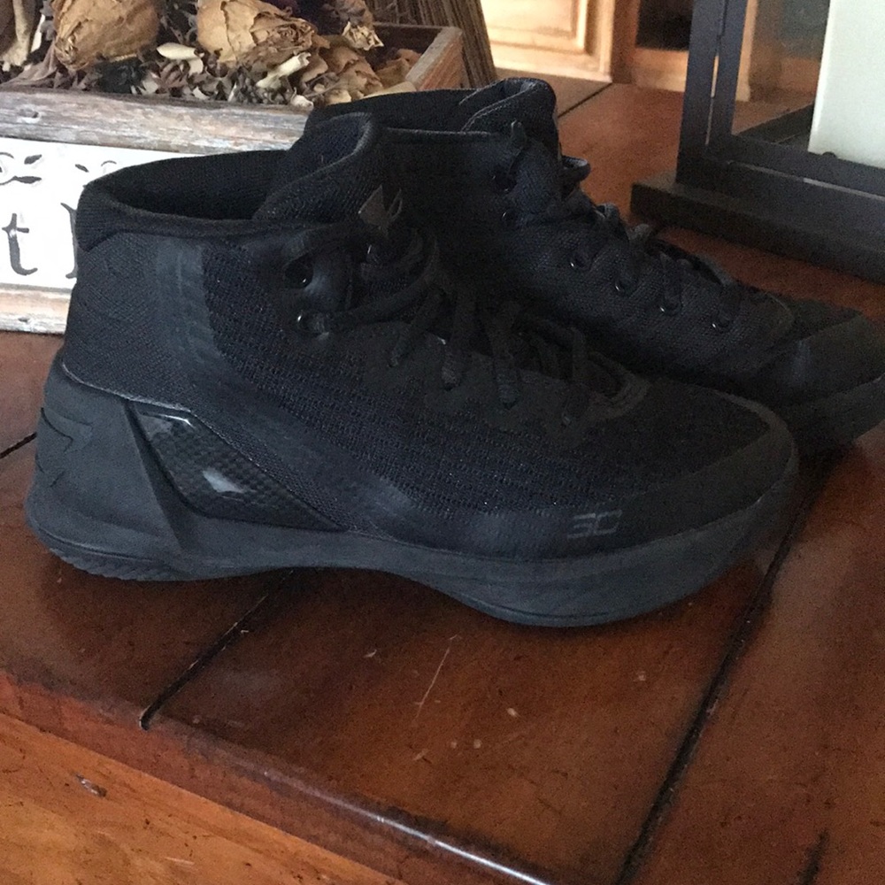 Boys Stephen Curry basketball sneakers