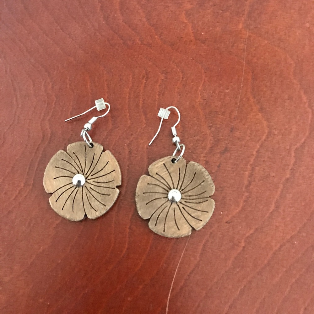 🌺 Wooden Hawaiian flower earrings