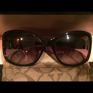 Coach "Taryn" Sunglasses in Black