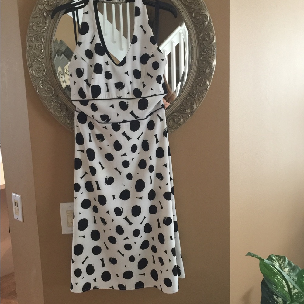 Adorable dress open back