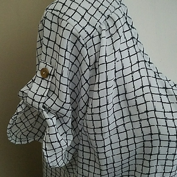 Black and white blouse - Picture 2 of 3