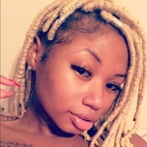 Meet your Posher, Simone