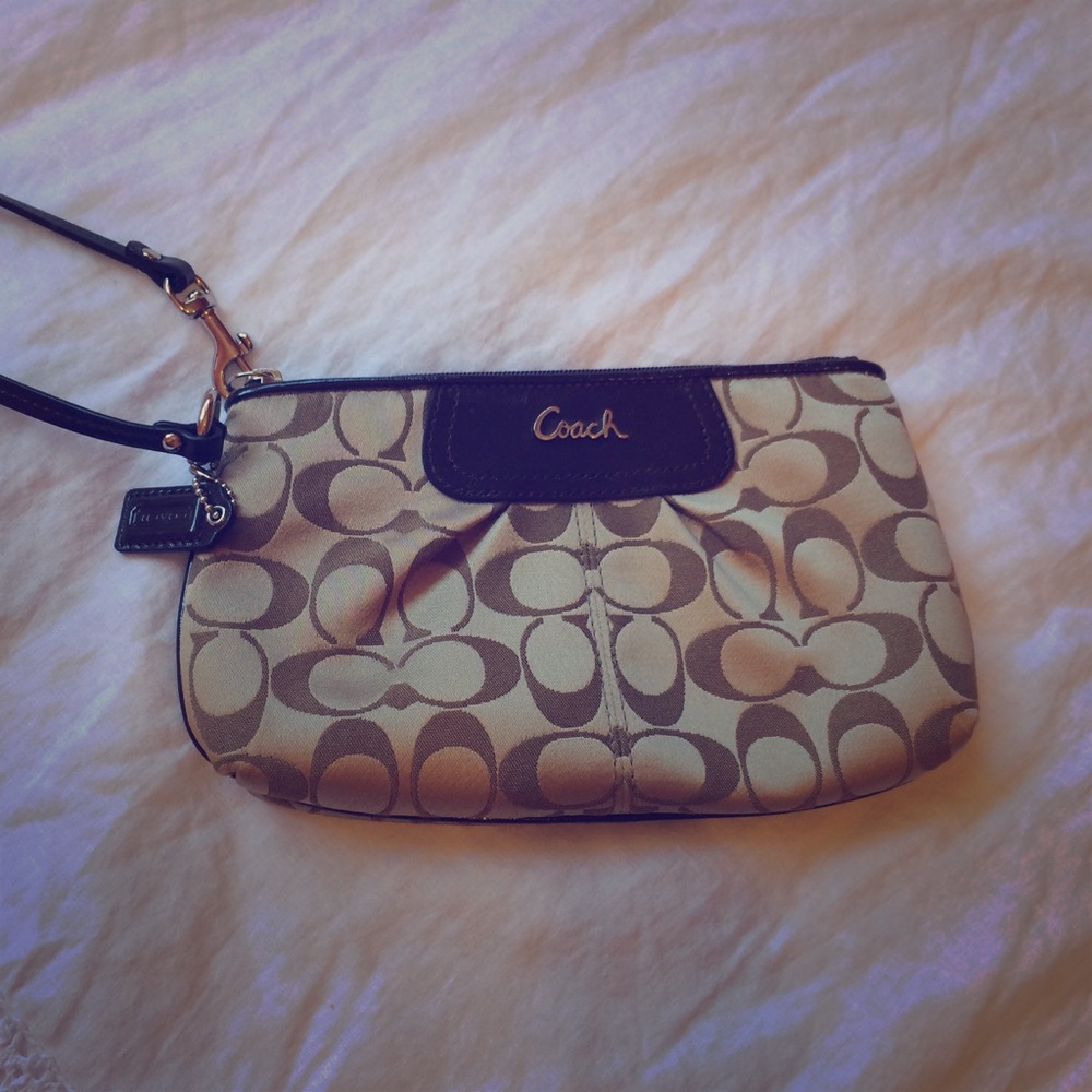 Coach Signature Sateen Wristlet 47525