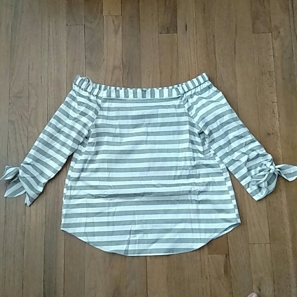 Off the shoulder grey/white top