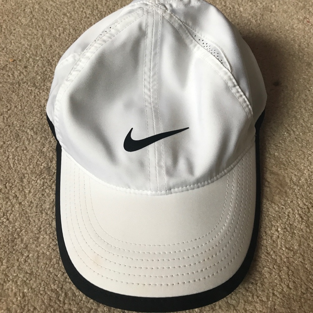 White nike hat