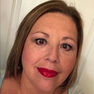 Meet your Posher, Elisa at Gorgeous Babe Boutique