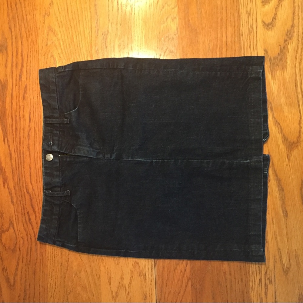 GAP Dark Denim Jean Skirt, size 26, darling!